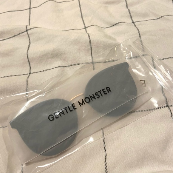 Gentle Monster MERLYNN 01 Black Sunglasses - Picture 2 of 5